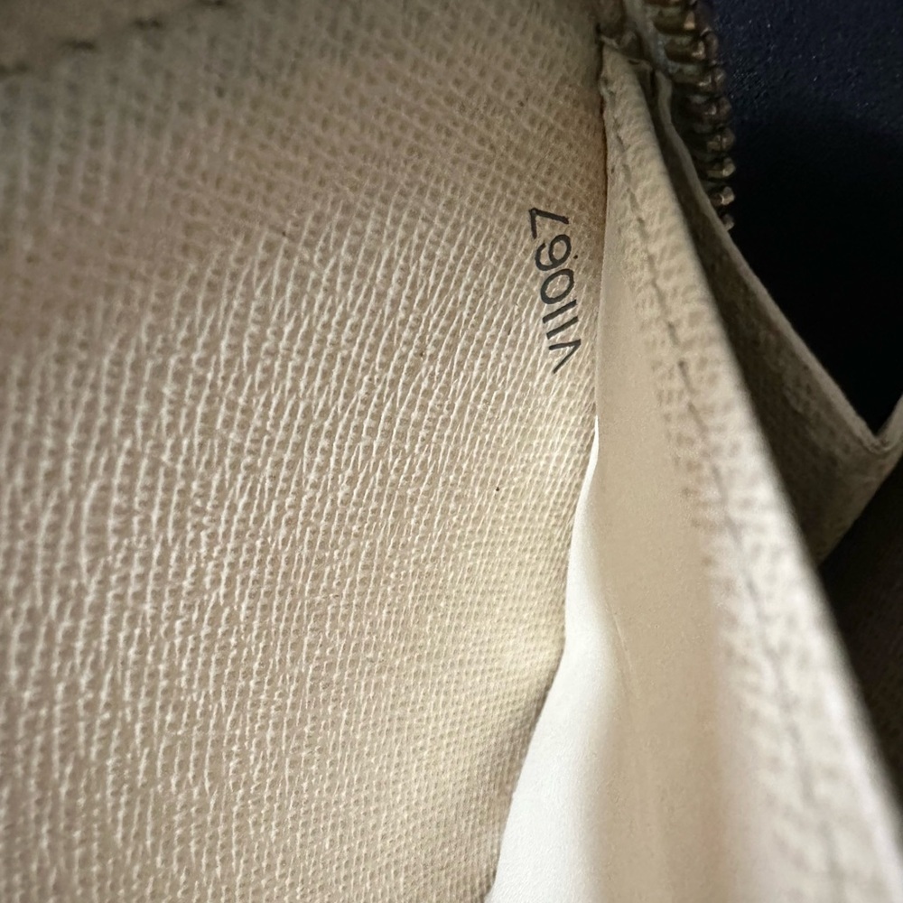 Louis Vuitton Damier Azure Zip Wallet with Dust Bag and Box - Authentic - Picture 12 of 16
